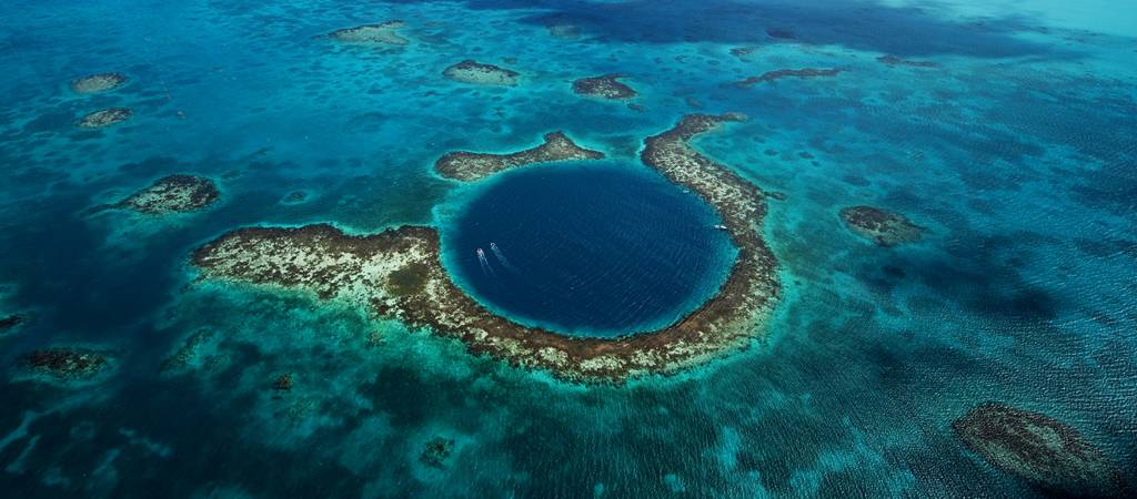 The Great Blue Hole of Belize, World’s Deepest Sea Hole…!! | Tech and Facts
